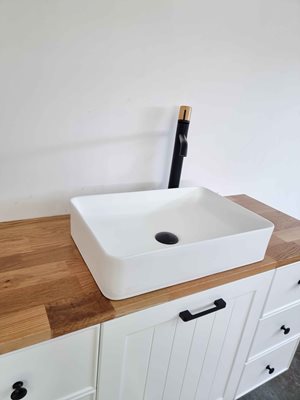 ארון אמבטיה תלוי לפי מידה רוחב עומק וצבע לפי בחירתך עם משטח עץ מלא להנחת כיור מונח דגם הולנד