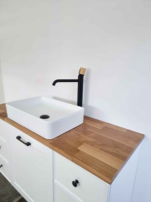 ארון אמבטיה תלוי לפי מידה רוחב עומק וצבע לפי בחירתך עם משטח עץ מלא להנחת כיור מונח דגם הולנד