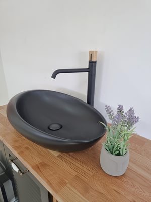 ארון אמבטיה תלוי לפי מידה רוחב עומק וצבע לפי בחירתך עם משטח עץ מלא להנחת כיור מונח דגם פוזה