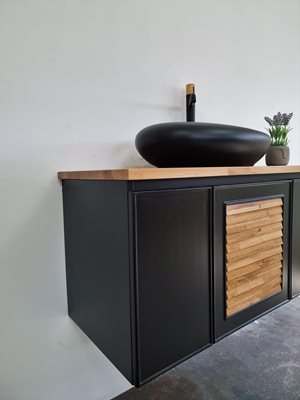 ארון אמבטיה תלוי לפי מידה רוחב עומק וצבע לפי בחירתך עם משטח עץ מלא להנחת כיור מונח דגם מאטריקס