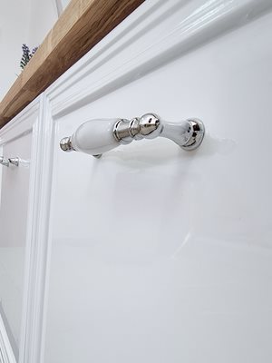 ארון אמבטיה עומד לפי מידה רוחב עומק וצבע לפי בחירתך עם משטח עץ מלא להנחת כיור מונח דגם מאסט