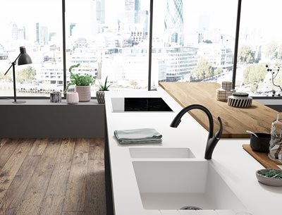 ברז מטבח מגיע עם פיה מסתובבת ונשלפת צבע שחור מט דגם K624