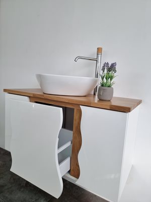 ארון אמבטיה תלוי לפי מידה רוחב עומק וצבע לפי בחירתך עם משטח עץ מלא להנחת כיור מונח דגם פיזה