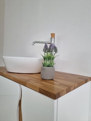 ארון אמבטיה תלוי לפי מידה רוחב עומק וצבע לפי בחירתך עם משטח עץ מלא להנחת כיור מונח דגם פיזה