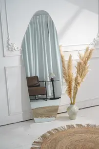 מראת גוף מרחפת בצורה אמורפית לתליה ללא מסגרת רוחב 70 ס"מ גובה 180 ס"מ דגם LM-54