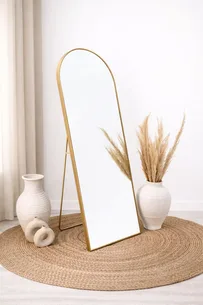 מראת גוף אובלית עומדת עם סטנד עשוי ממסגרת אלומיניום אל חלד צבע זהב מט וניתן גם לתלות אותה רוחב 70 ס"מ גובה 180 ס"מ דגם LM-15G