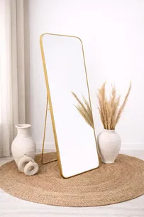 מראת גוף מלבנית עומדת עם סטנד עשוי ממסגרת אלומיניום אל חלד צבע זהב מט וניתן גם לתלות אותה רוחב 70 ס"מ גובה 180 ס"מ דגם LM-14G