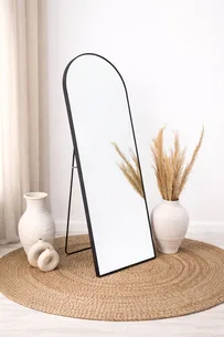 מראת גוף אובלית עומדת עם סטנד עשוי ממסגרת אלומיניום אל חלד צבע שחור מט וניתן גם לתלות אותה רוחב 70 ס"מ גובה 180 ס"מ דגם LM-15B